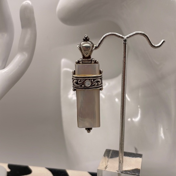 Magnificent Mother of Pearl Sterling Silver Pendant - Picture 4 of 7